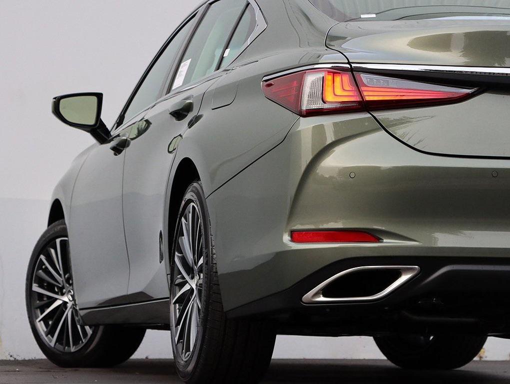 new 2025 Lexus ES 350 car, priced at $47,024