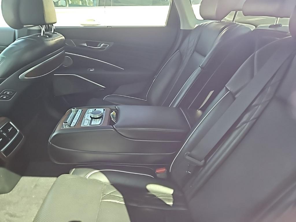 used 2019 Kia K900 car, priced at $21,988