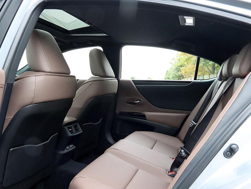 new 2025 Lexus ES 350 car, priced at $47,429