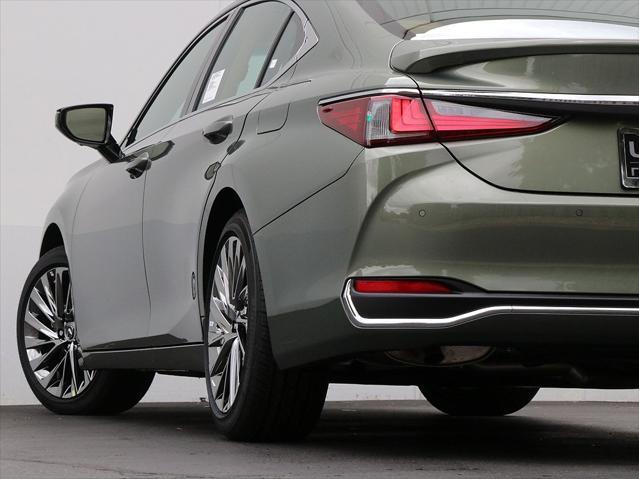 new 2025 Lexus ES 300h car, priced at $55,549