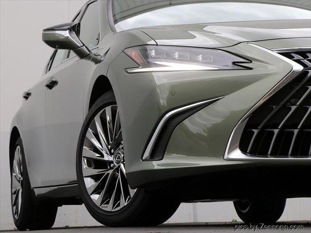 new 2025 Lexus ES 300h car, priced at $55,549