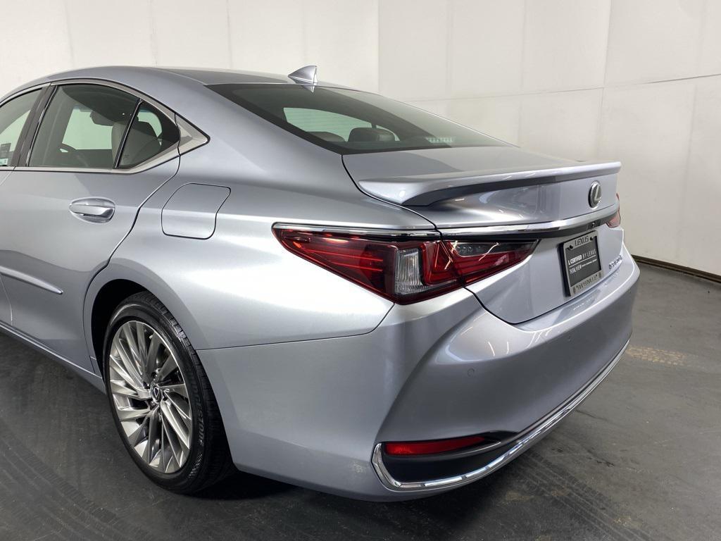 used 2023 Lexus ES 300h car, priced at $40,988