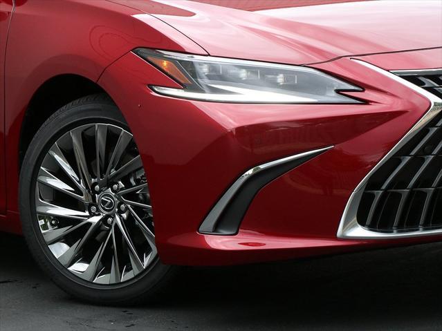new 2025 Lexus ES 300h car, priced at $55,049