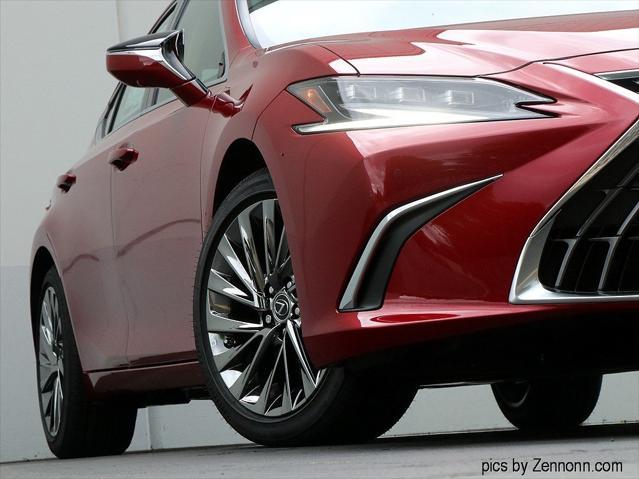new 2025 Lexus ES 300h car, priced at $55,049