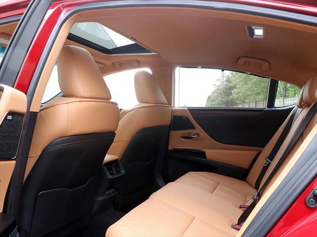 new 2025 Lexus ES 300h car, priced at $55,049