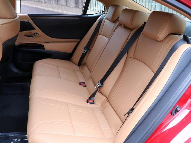 new 2025 Lexus ES 300h car, priced at $55,049
