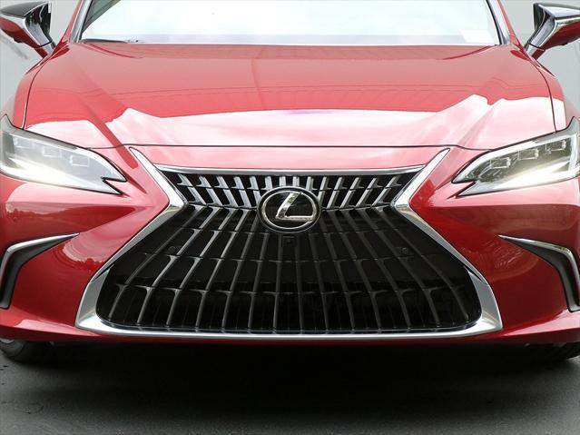 new 2025 Lexus ES 300h car, priced at $55,049