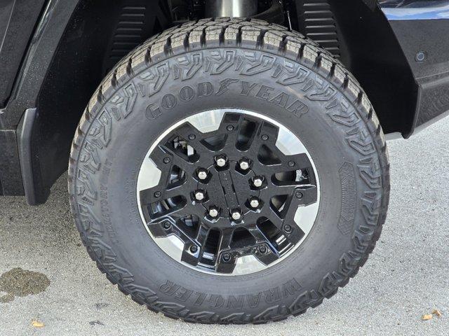 new 2024 GMC HUMMER EV Pickup car, priced at $108,433