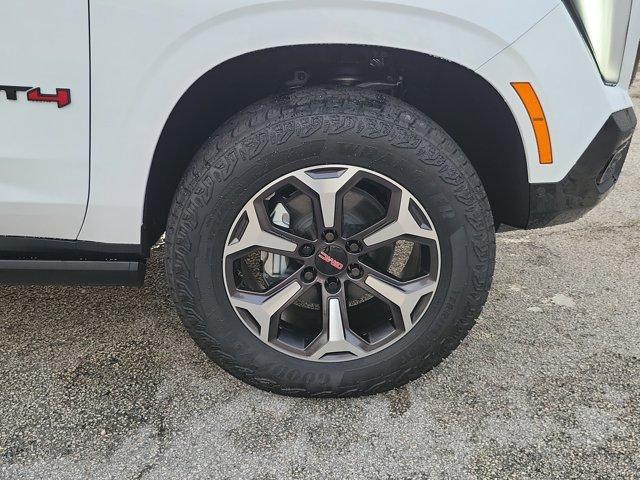 new 2025 GMC Yukon car, priced at $100,684