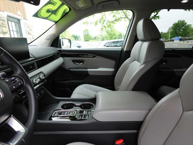 used 2025 Honda Pilot car, priced at $45,998