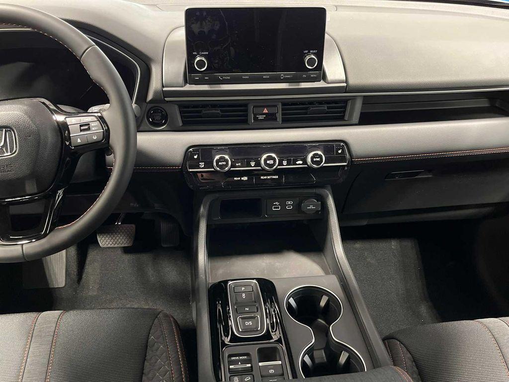 new 2025 Honda Pilot car, priced at $43,795