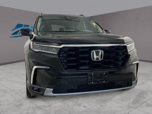 new 2025 Honda Pilot car, priced at $50,995