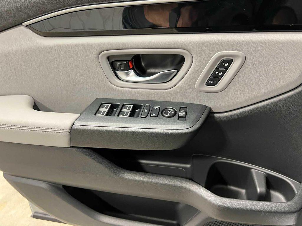 new 2025 Honda Pilot car, priced at $47,095