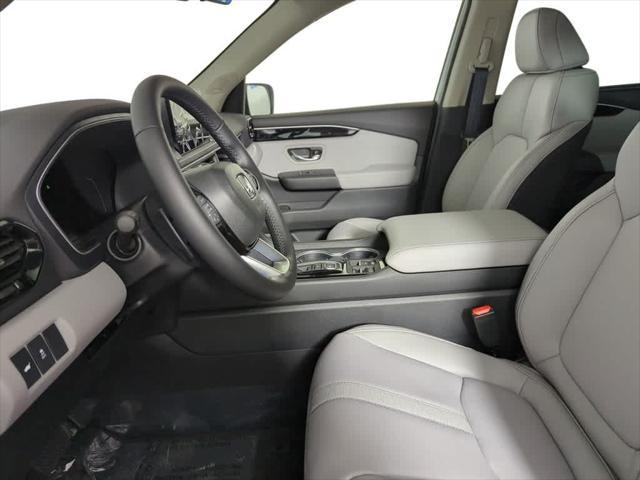 new 2025 Honda Pilot car, priced at $52,950