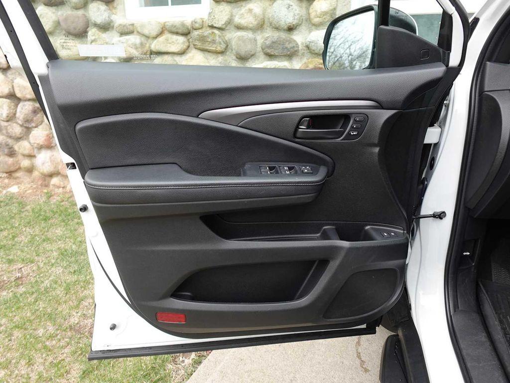 used 2022 Honda Passport car, priced at $31,885