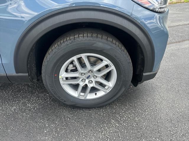 new 2025 Ford Explorer car, priced at $40,880