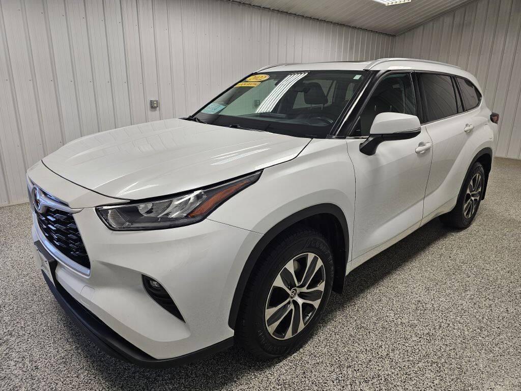 used 2022 Toyota Highlander car, priced at $29,995