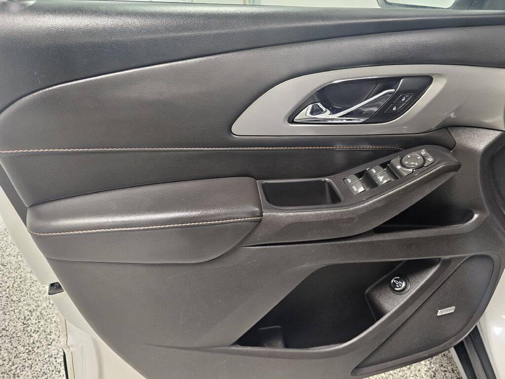 used 2021 Chevrolet Traverse car, priced at $27,995