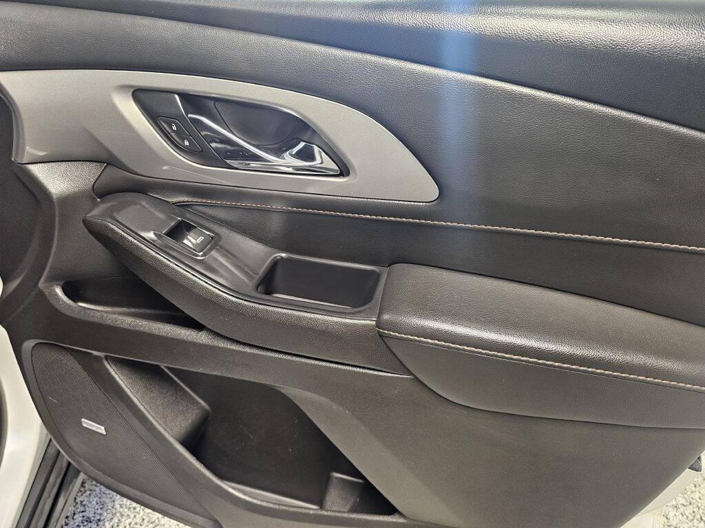 used 2021 Chevrolet Traverse car, priced at $27,995