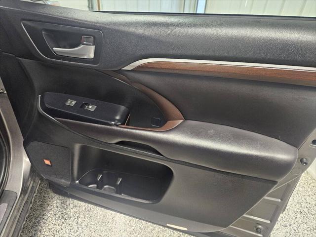 used 2016 Toyota Highlander car, priced at $21,995
