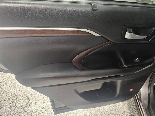 used 2016 Toyota Highlander car, priced at $21,995