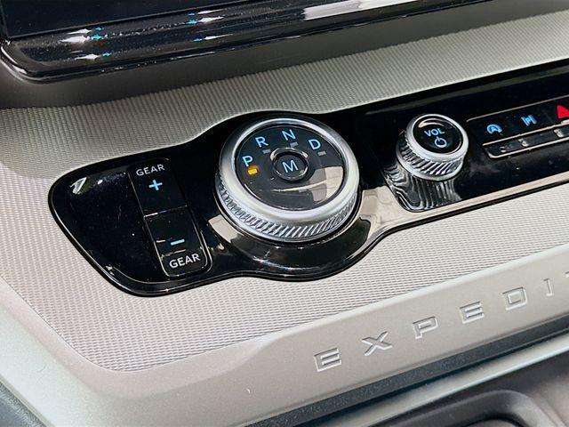 new 2025 Ford Expedition car, priced at $65,995