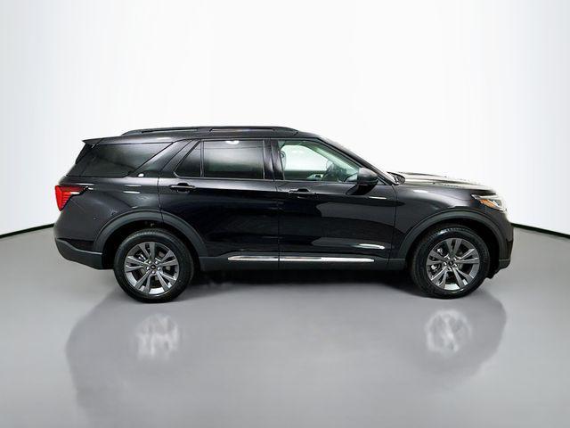 new 2025 Ford Explorer car, priced at $45,400
