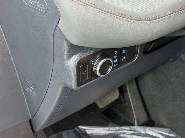 new 2025 Ford Explorer car, priced at $39,640