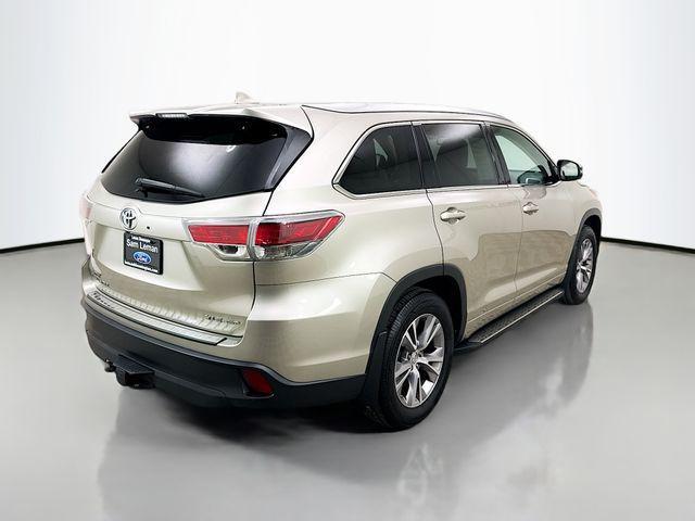 used 2015 Toyota Highlander car, priced at $18,990