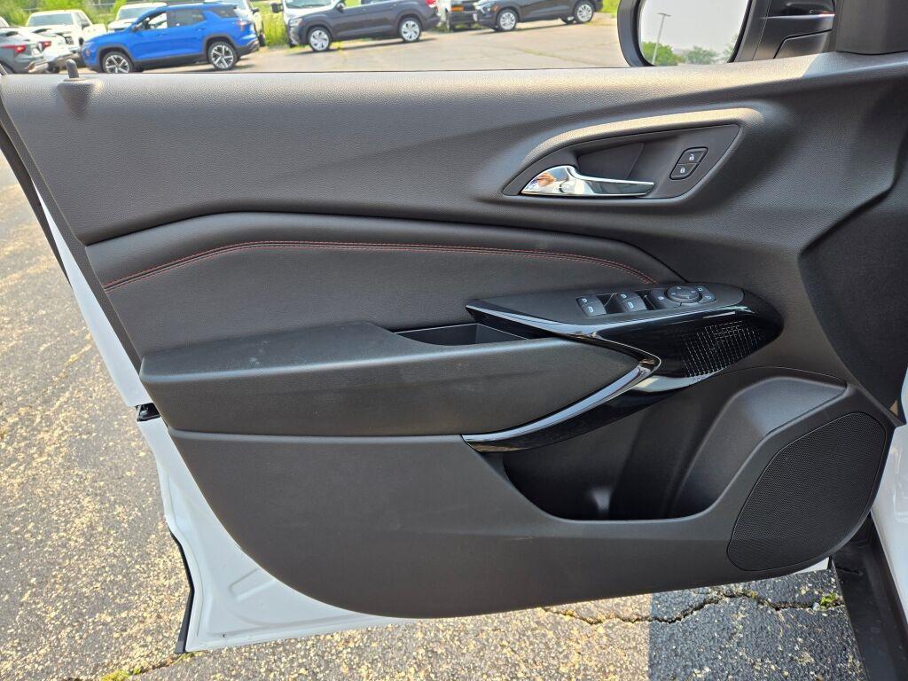 new 2025 Chevrolet Trax car, priced at $23,895