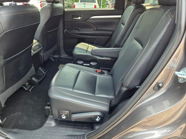 used 2019 Toyota Highlander car, priced at $27,950