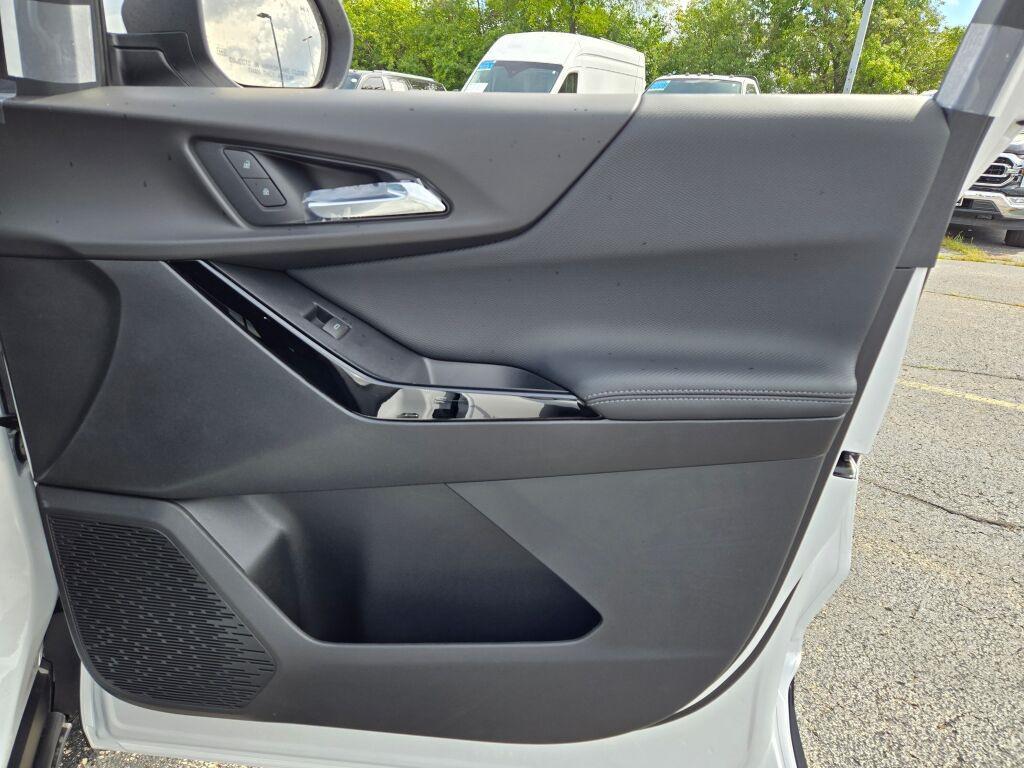 new 2026 Chevrolet Equinox car, priced at $32,495