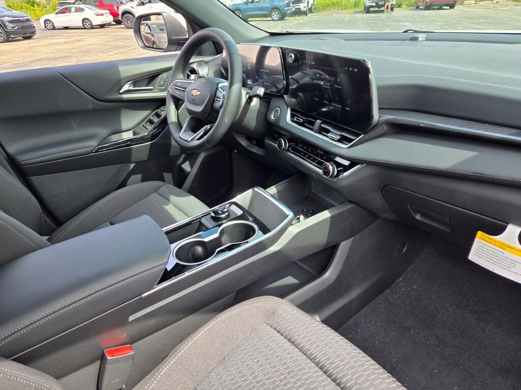 new 2026 Chevrolet Equinox car, priced at $32,495