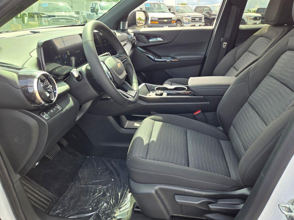 new 2026 Chevrolet Equinox car, priced at $32,495