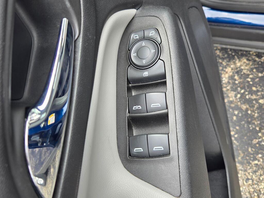 used 2022 Chevrolet Equinox car, priced at $16,725