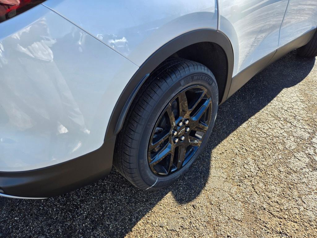 new 2025 Chevrolet Blazer car, priced at $38,618