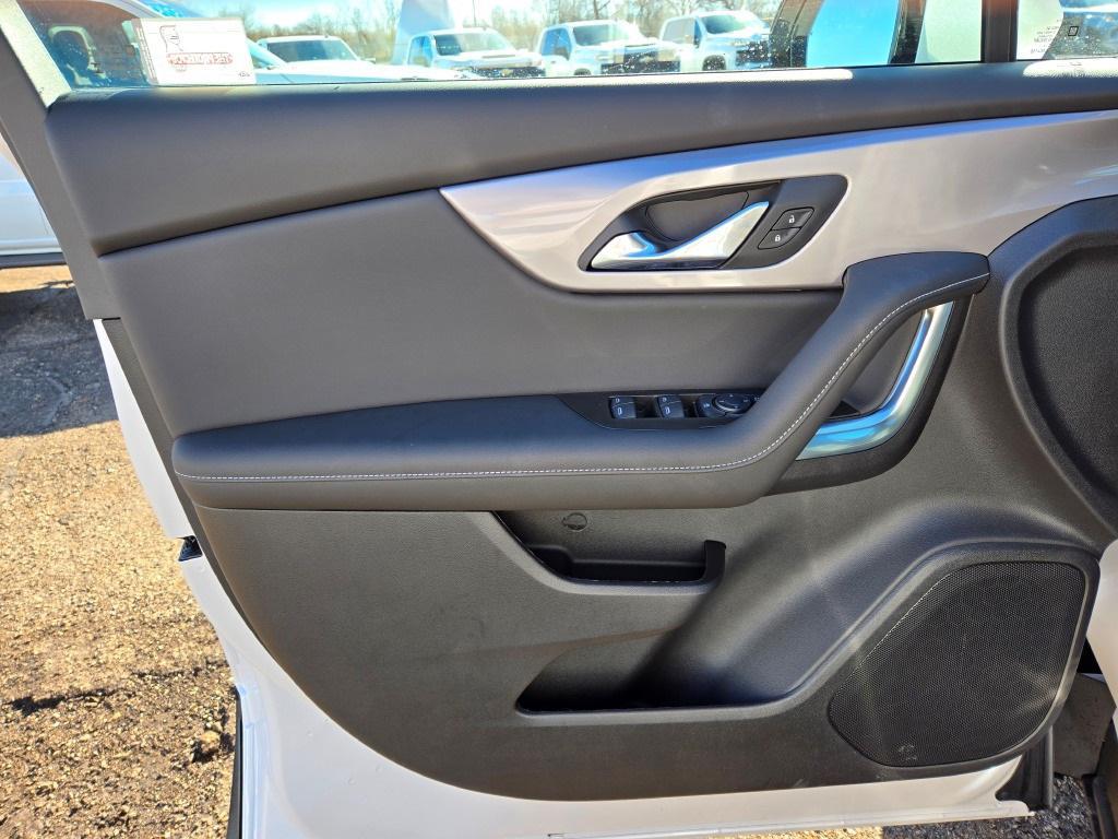 new 2025 Chevrolet Blazer car, priced at $38,618