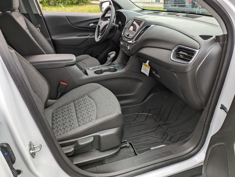 new 2024 Chevrolet Equinox car, priced at $30,890