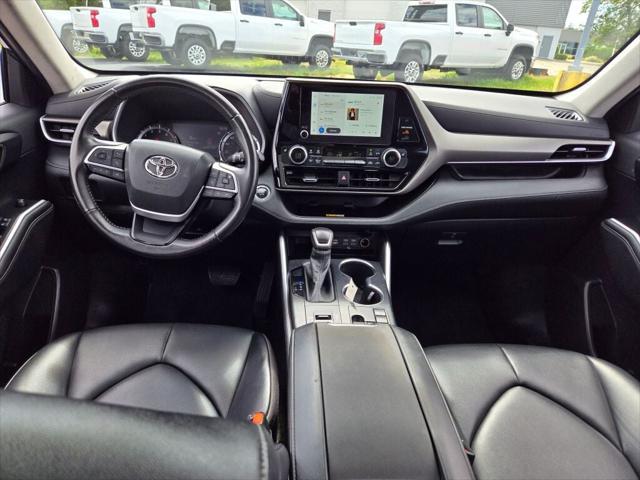 used 2023 Toyota Highlander car, priced at $33,494