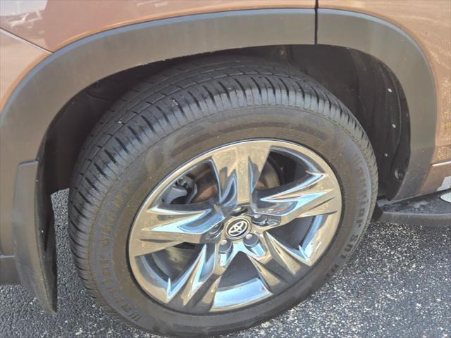 used 2018 Toyota Highlander car, priced at $28,905