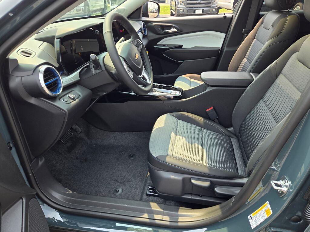 new 2025 Chevrolet Trax car, priced at $24,860