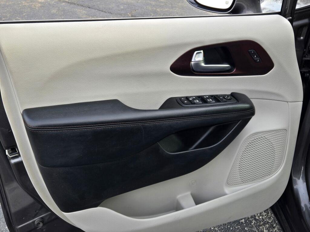 used 2019 Chrysler Pacifica car, priced at $18,650