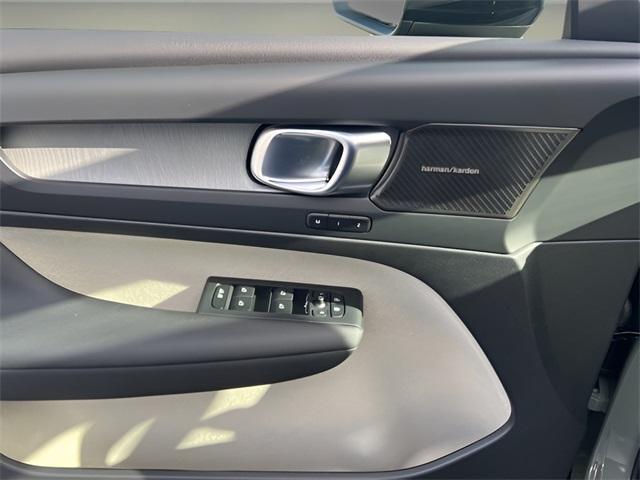 new 2025 Volvo XC40 car, priced at $52,215