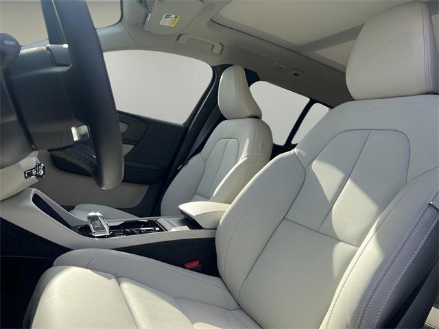 new 2025 Volvo XC40 car, priced at $52,215