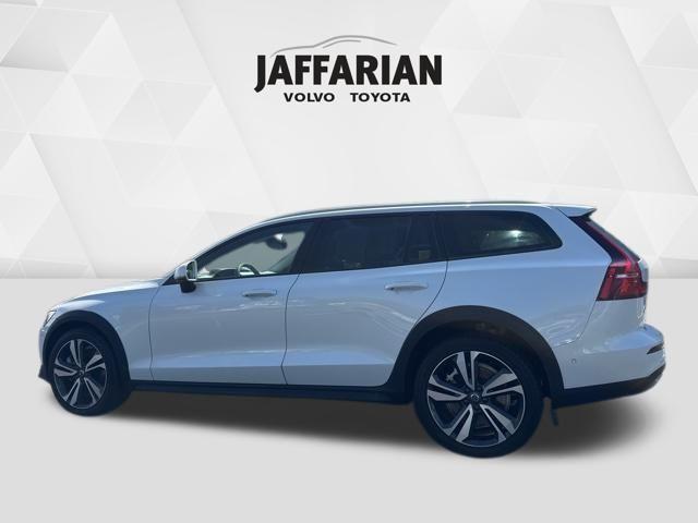 used 2023 Volvo V60 Cross Country car, priced at $38,997
