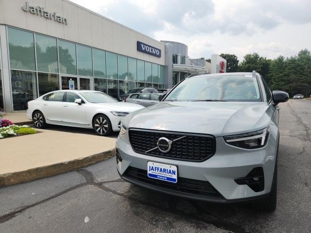 new 2025 Volvo XC40 car, priced at $52,215