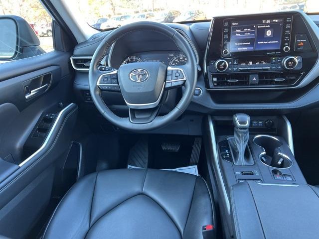 used 2022 Toyota Highlander car, priced at $35,900