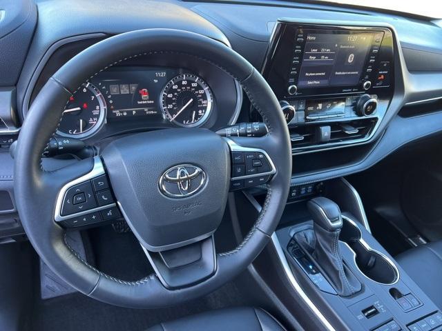 used 2022 Toyota Highlander car, priced at $35,900