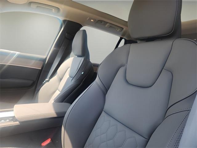 new 2025 Volvo XC90 car, priced at $69,635
