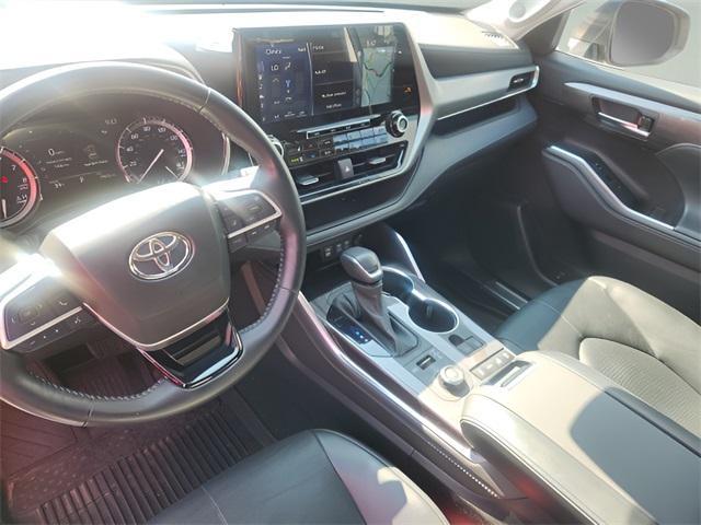 used 2022 Toyota Highlander car, priced at $45,500